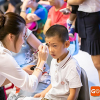 ��ѧֱ������ѧУ��ѧ��һ�죬С���ƽ�ѧ���ҳ���������ҵ