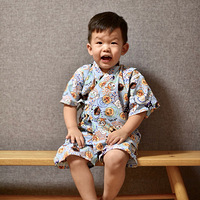 �ڼҸ��޶���һ��˯�·�