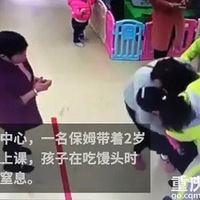 2��Ůͯ����̿�ʱ����ͷҭס��Ϣ���������������˳ɹ�ʩ