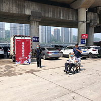 ����������µĺ����г�����ҽ���ͣ����