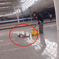 ǿĸӡߺ죬Ӵô3ף˭Ҳ˭