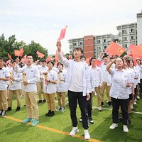 ��һ���ഺ�и߿���������ѧʦ��ů�����У�