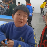 һ�к�Ϊ�þ˾��ѵ���������ʦ����裺100��ķ���40��ĳ�