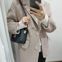 ���˶�Ҷ̿���£�����촩�ոպã�������������ɫ