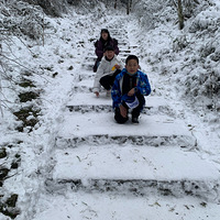 ����������죬Բ��ϱ�����޶�����ѩ�κ��ҵĹ�̲���������Σ�