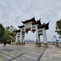 �������Ͽ�����һ��������԰���³�ȥ�򿨡�