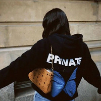 һ����ɫ������ΰٱ��