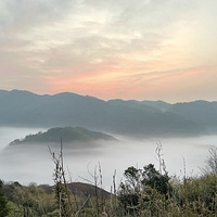 С��¶Ӫ�أ��˱��٣�����һ���˳а�����ɽͷ��