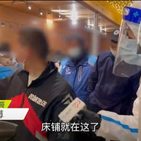 �Ϻ�����С�����Ŷ��´���̣���ס�е��ѣ�����ô���������»�Ӧ