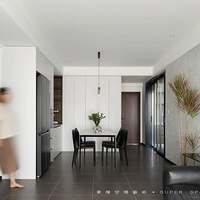 84ƽ�ִ��磬�ںڰ׵�������������Ȱ�ɫ��