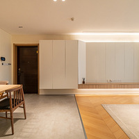 �������һ���̻�һ��ʫ�⡣һ����������Ů����ļ�