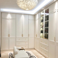 �ĸ�Ů������ӵ������һ����ñ����