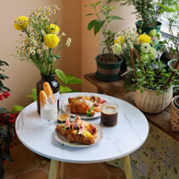 �������ϰ�ʺ�һ��ɴ������Сɭ��