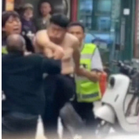 Т��һ�ǹ����Ʒ��ߵ�̯�������أ�������������Ա���ѱ�������