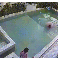 ʹ�ģ���С���ڼ��ſ���ˮ��Ӿ˫˫��ˮ����