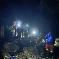 ���磡25������������һ��Ů������