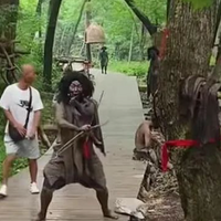 ����һ������Ұ����Ա��н200���������ο͵��緹��������̫��Ц