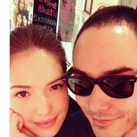 �һ���ô�ࣿ�����̸��һ��С20��ĸ�����Ů��