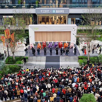 ��������ʱ�����𣬺������ϻ�����ĩ��ӭ�������߷塣