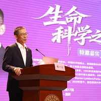 Ϊ�˸�������ѧ����̫ƴ�ˣ�ʩһ����ĩ������һ����ȥ��5��ѧУ