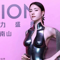 ��Ȼ�����ɽ����������������Χ����ֻ�ĵ���Ӱ