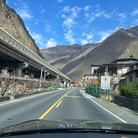 ����͵͵�ܳ�������ѩ��ɢɢ�ģ�