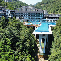 ���ڽ��ɽ�Ľ���԰�֣�סɭ�־Ƶ�̽С���ؾ�������ȥ����ſ�