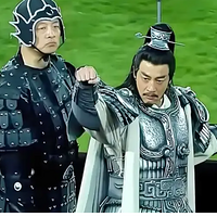 ���󶫰���½�6�����ԣ�����ӱ���ܡ����Ǵ�2����վ��ͬһ��Ů��