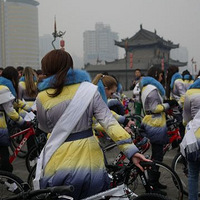 Hold��ס�ˣ�������С���ﳵ��ǽ��