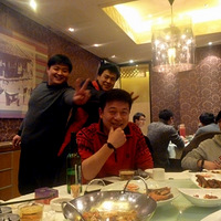 19¥�����棨Ⱥ�����ĵľۻᡣ��