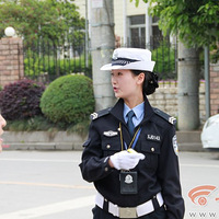 安康最美女警花 司机称因太漂亮开车常分神