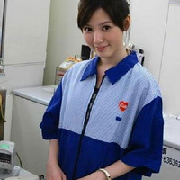 台湾女店员靓照红遍网络 笑容似侯佩岑