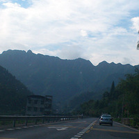 ��ɽ���������ͱڲ��е����־�Ȼ���ҷ���