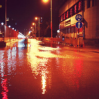 ��������·ˮ�ܱ��ѣ�·������һƬ