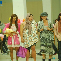 ĳ��ѧŮ�����Ϸ����к�ֽ��