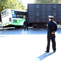 �ൺһ�л��˻��빫����ײ 30�������ˣ�������ͼ��