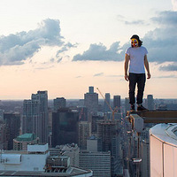 �������Ӿ�ͷ��¼��¥׳�۾���