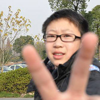 初一2班举行了亲子活动