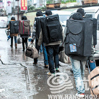 �й�����ѧԺ2013��У������  ͻȻӿ�������˵�ת��������