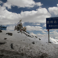 ������ɽ������ʤ�����࣬��һ�ű���������½��������ջ�