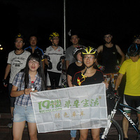 ��ɫ��������ɫС���½���ҹ��Ļ