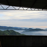 ��ɽ�ϵļҡ�ɽ�µ�·���� �����ڱ�