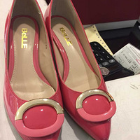 ���ݽ����İ���ŮЬ�ѽ�ĥ��Ѫ��ģ��