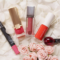 ��ɹ�촽������������ɫ���˵�Ů��