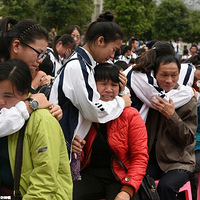 �����޳�ĳ��ѧТ���ݽ� ѧ���ҳ��޳�����
