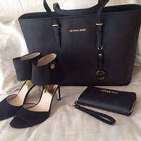 Black����ڡ���˭����һ���Ǿ��Եĺ�ɫ�أ�