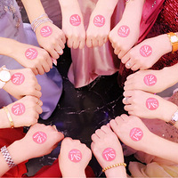 ���Ƕ�����ױ������Ů��