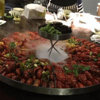 818���ϰ�ʱ�䣬��Ҷ�һ�������س�����Щ��ʳ����