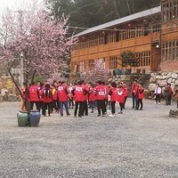 ��������԰̤��֮�࣬������һ������¶���տ��ɶԣ���������ɣ�