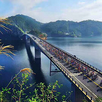 ������ǧ��������Ƥ��ͧ����ȥ��һ�𣬼���